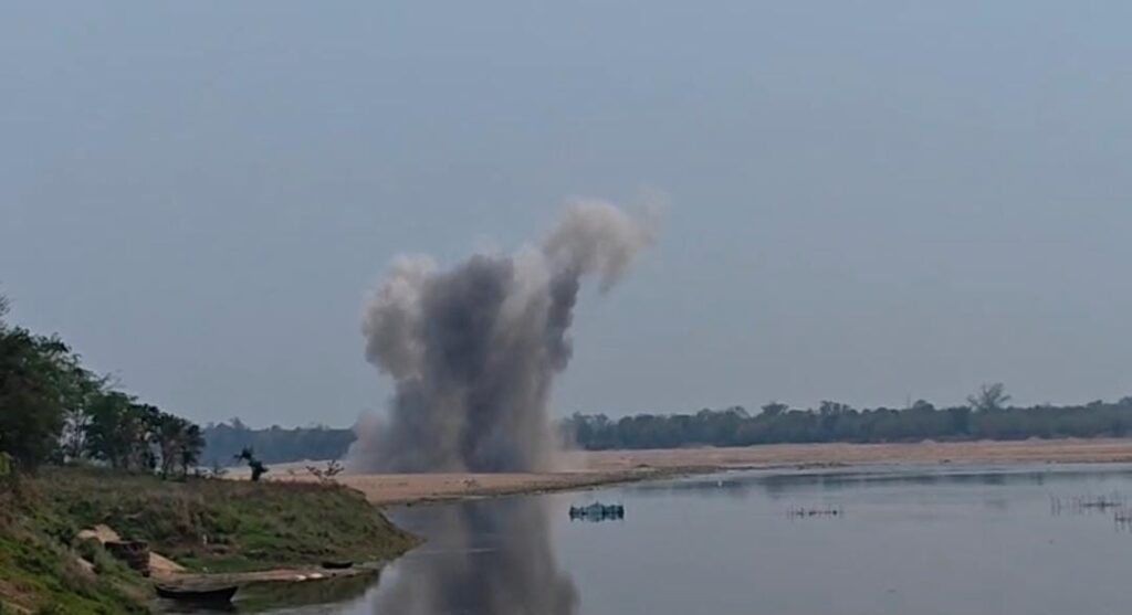 स्वर्णरेखा नदी में मिला बम सेना ने किया निष्क्रिय, समय रहते टला बड़ा हादसा