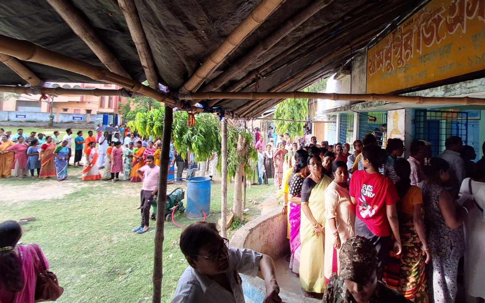 पश्चिम बंगाल चुनाव 2026: पहले चरण में तेज मतदान, हिंसा और आरोप-प्रत्यारोप से गरमाया माहौल