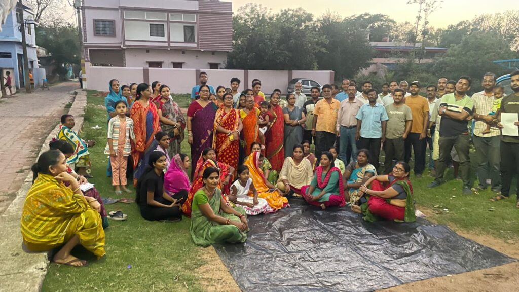 चाकुलिया में महिलाओं का विरोध तेज, सरकारी जमीन पर मांस-मछली दुकान का मामला गरमाया