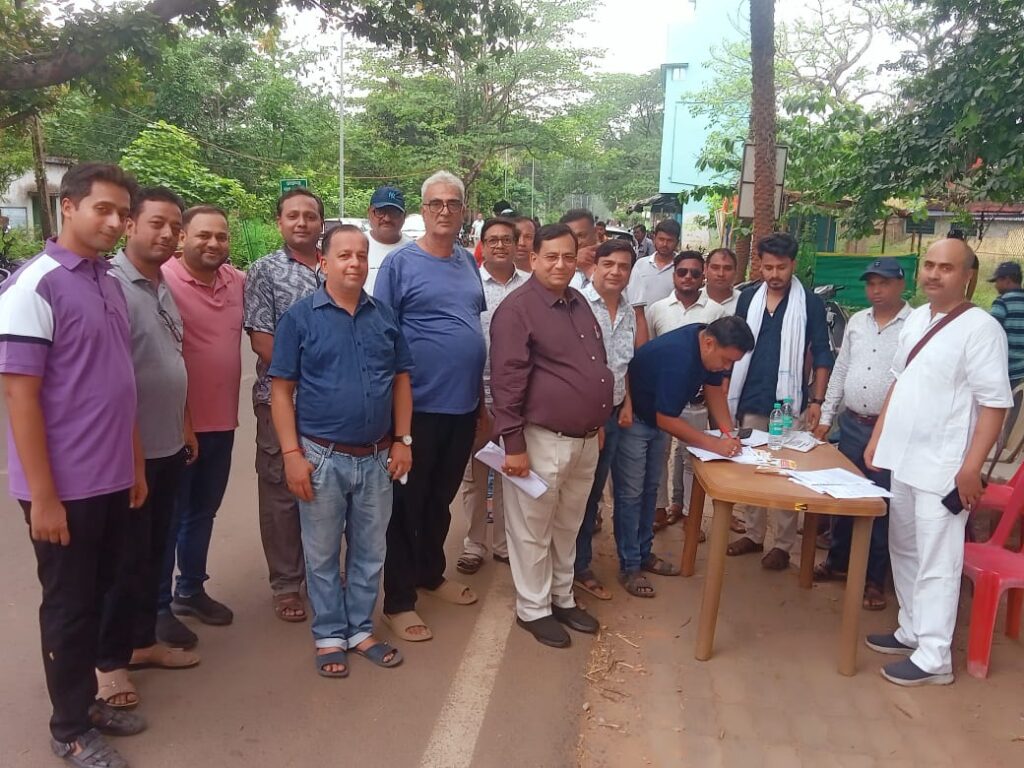 चाकुलिया: गौ सम्मान आह्वान अभियान के तहत हस्ताक्षर अभियान, सीओ को सौंपा ज्ञापन